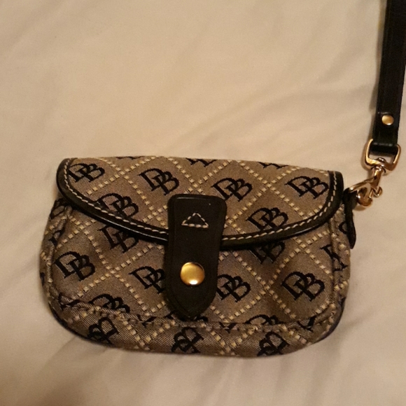 Dooney & Bourke Accessories - Dooney & Bourke small wallet Dooney & Bourke Accessories - Dooney & Bourke small wallet